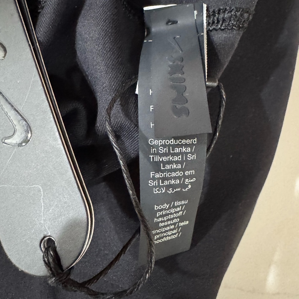NWT - Nike Skims Dri-Fit Leggings - Small - Obsidian (Black) - Picture 8 of 10